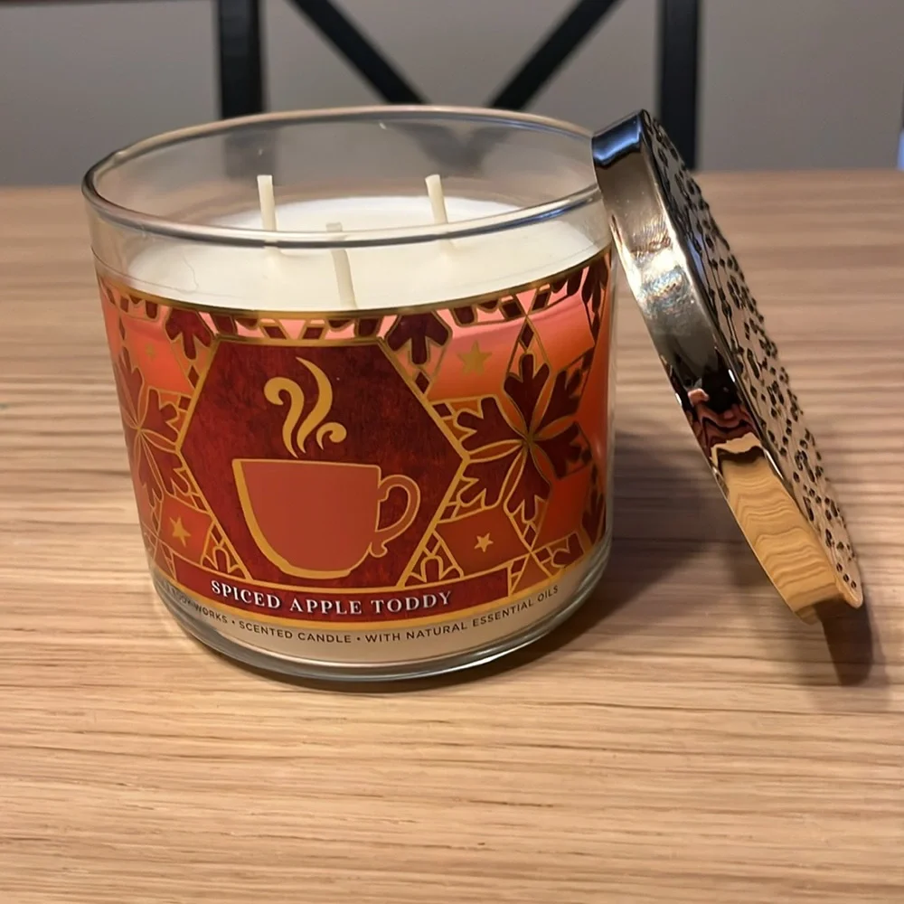 Bath & Body Works 3 Wick Candle. Spiced Apple Toddy.